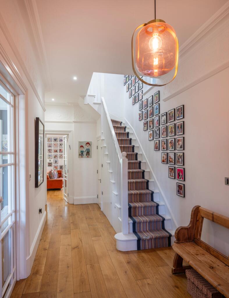 House in London - View 3