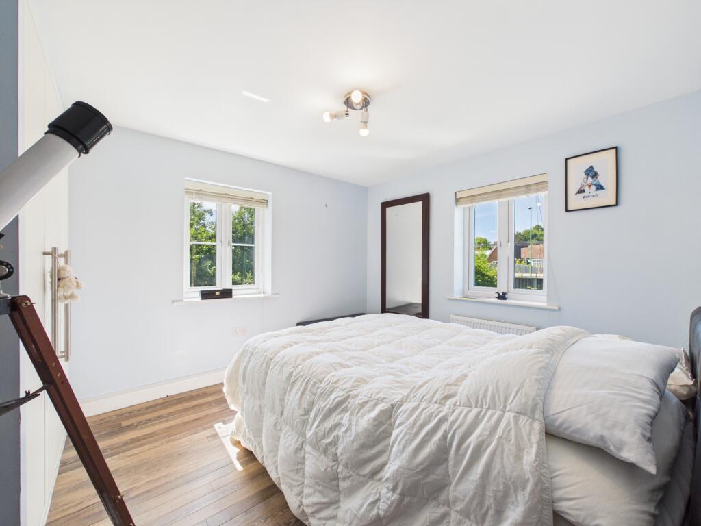House in Horsham, Broadbridge Heath - View 6