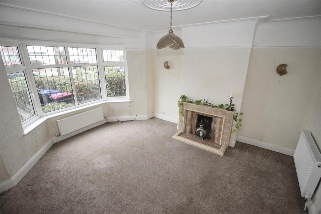 Tankerville Drive, Leigh-On-Sea photo 3