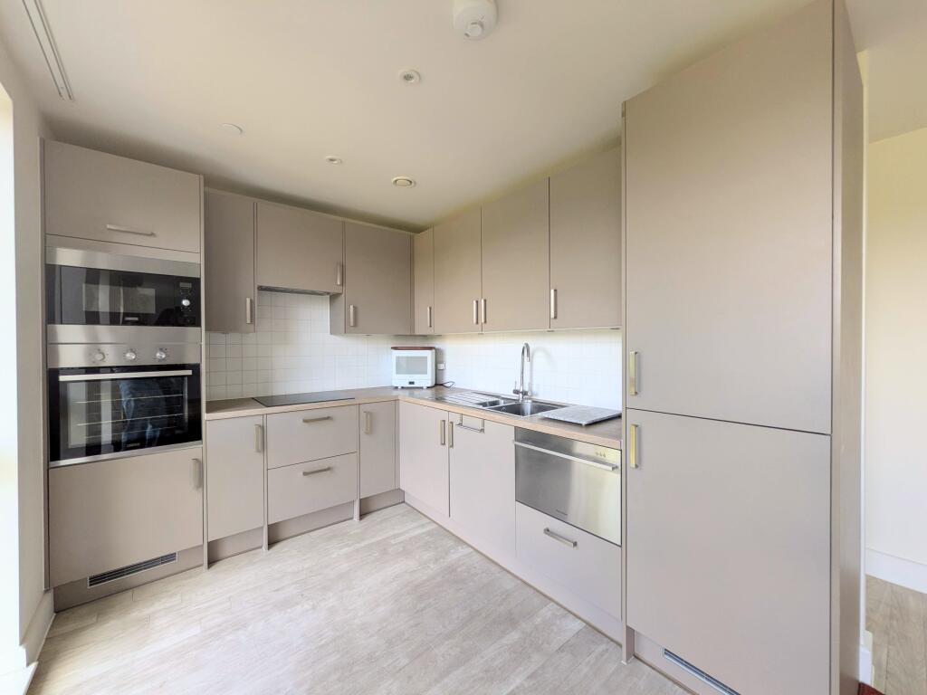 Moors Nook, Horsell Moor, Horsell, Woking, Surrey, GU21 photo 3