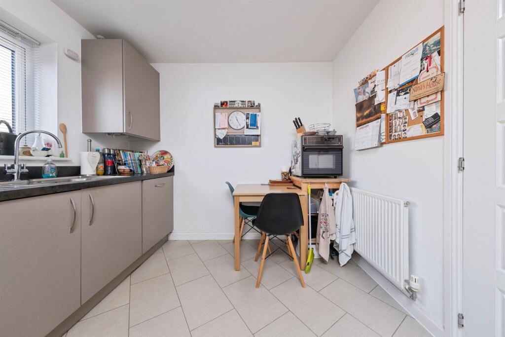 House in Milton Keynes, Fairfields - View 4