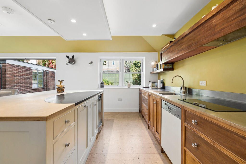 House in Maidenhead, Cookham Rise - View 3