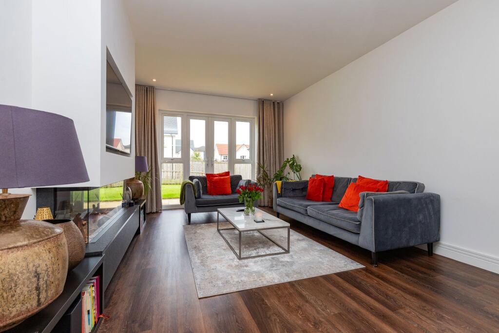 House in Glasgow, South Lanarkshire - More