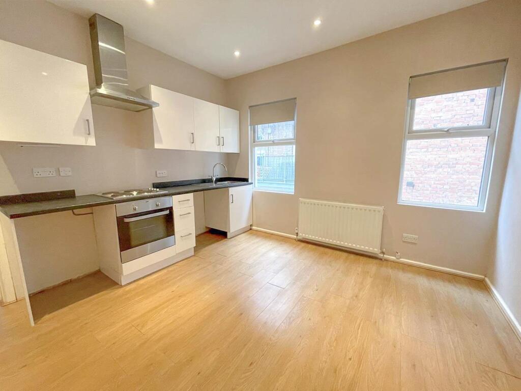 Apartment in Southend-on-Sea, Westcliff-on-Sea - More