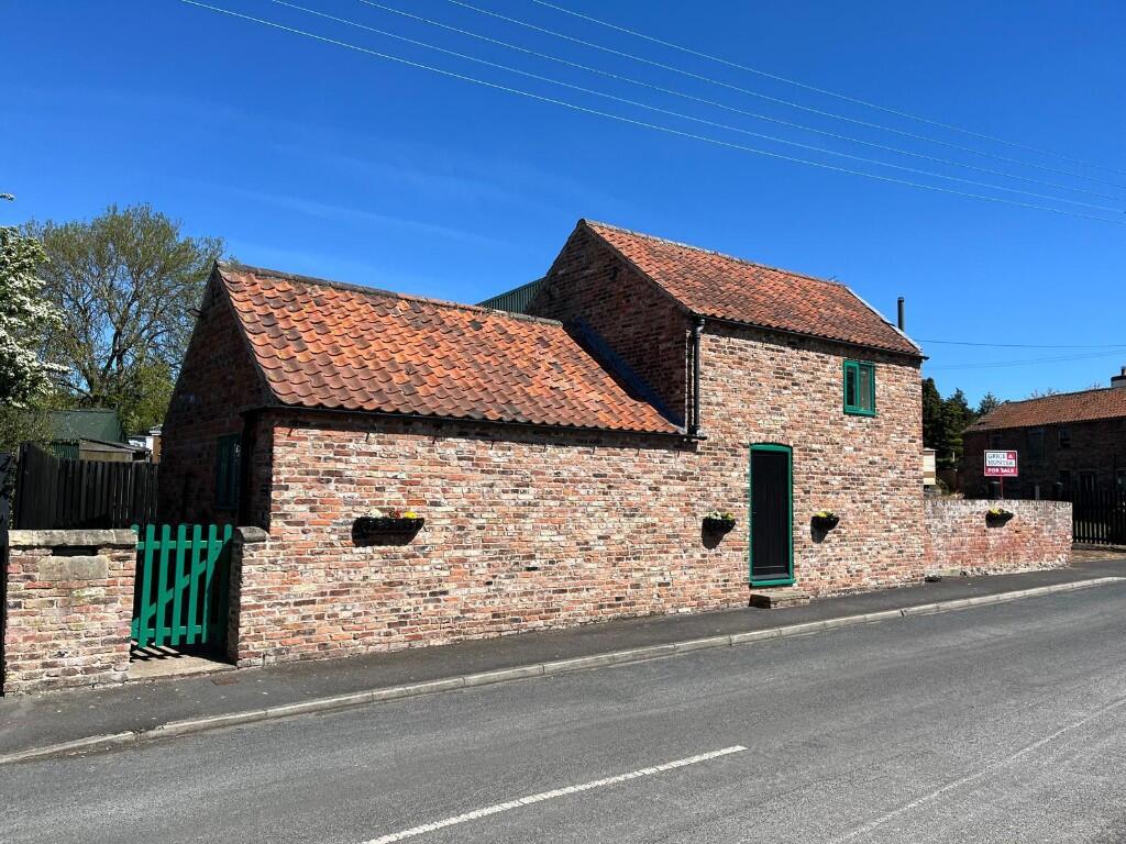 Main image of property: The Hayloft, Main Street, Low Burnham, DN9 1DB