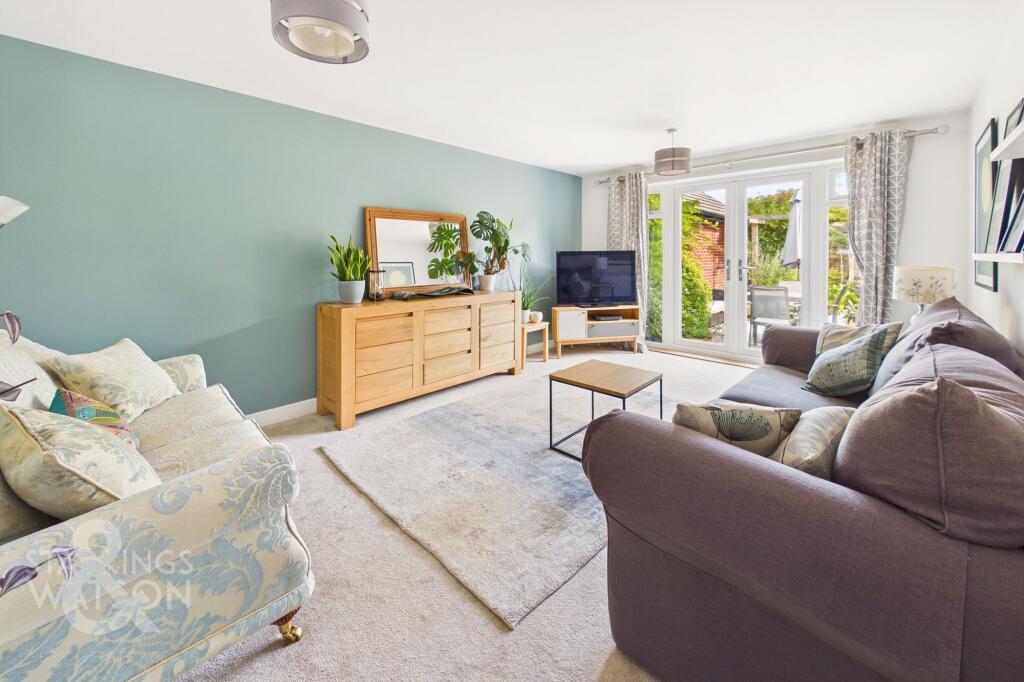 Neale Avenue, Poringland, Norwich photo 3