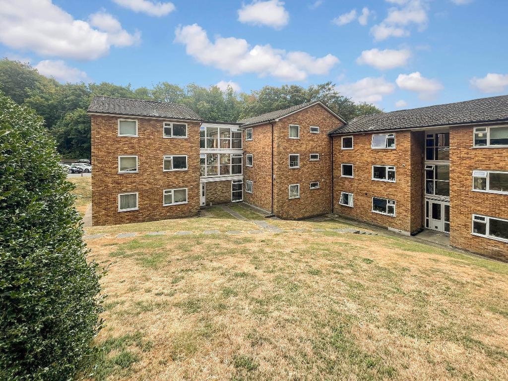 Apartment in Croydon - View 3