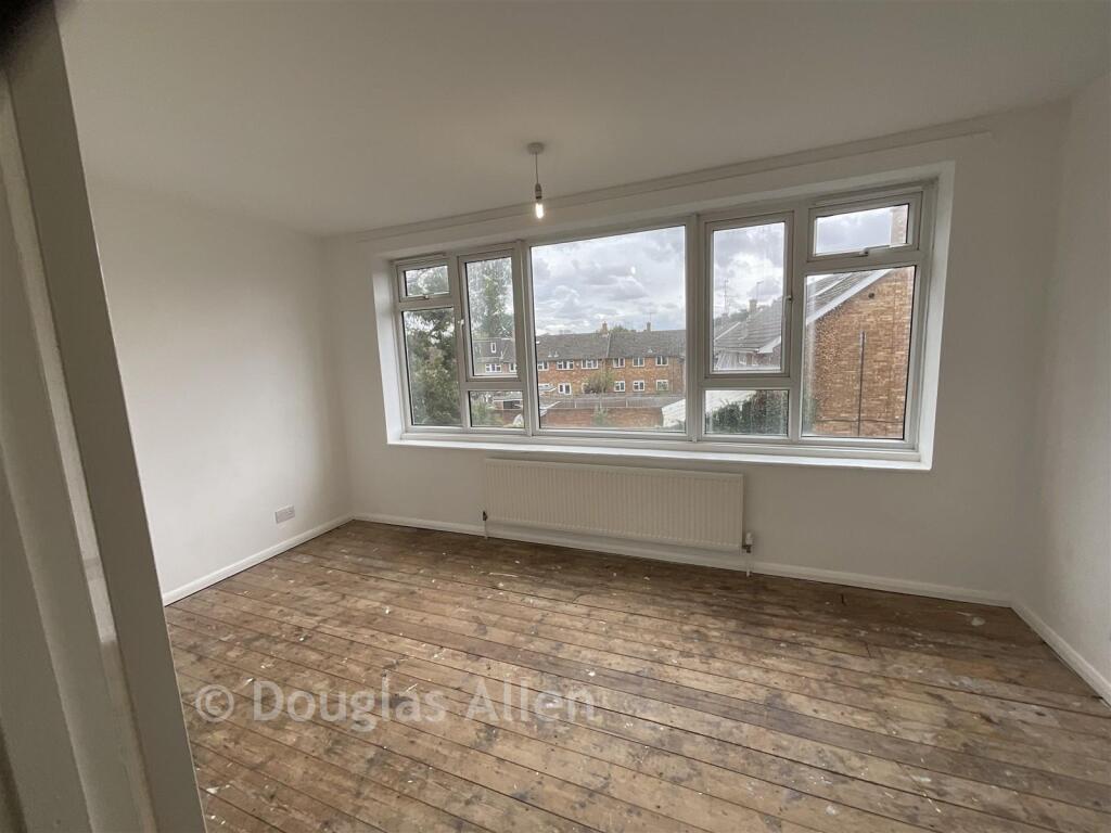 Apartment in Romford - View 5