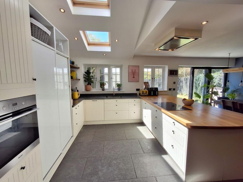 8 Hensol Villas, Hensol, Vale of Glamorgan CF72 8JZ - View 2