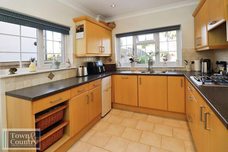 Albert Road, Brightlingsea CO7 - View 4