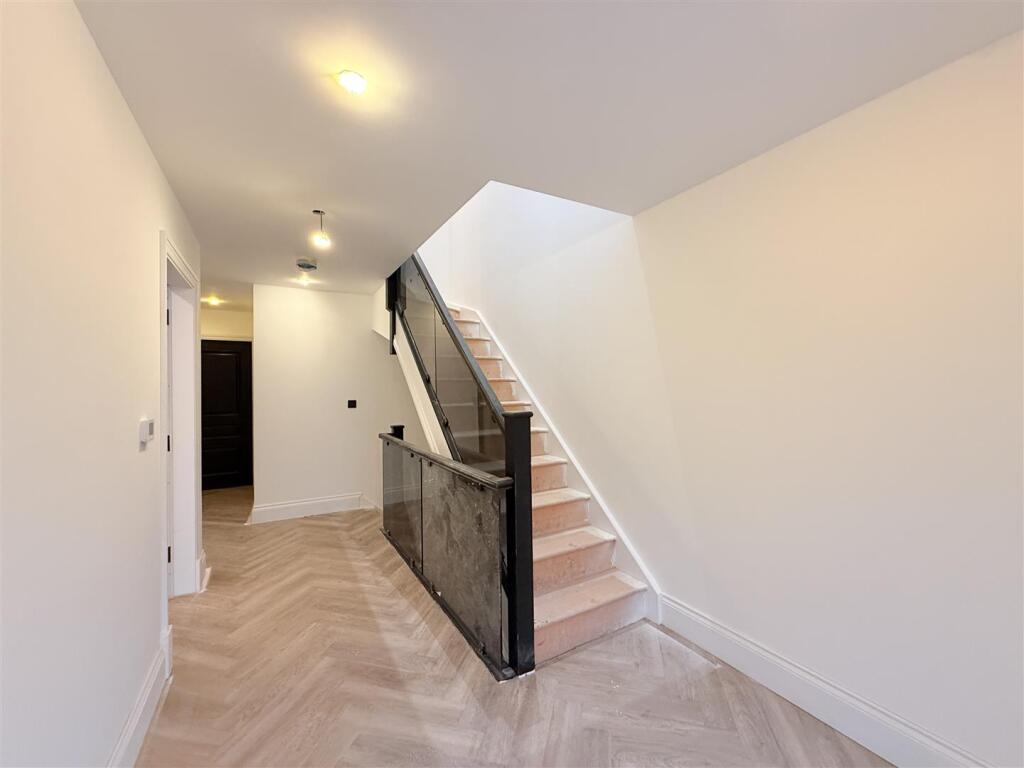 House in Tameside, Woodlands - More