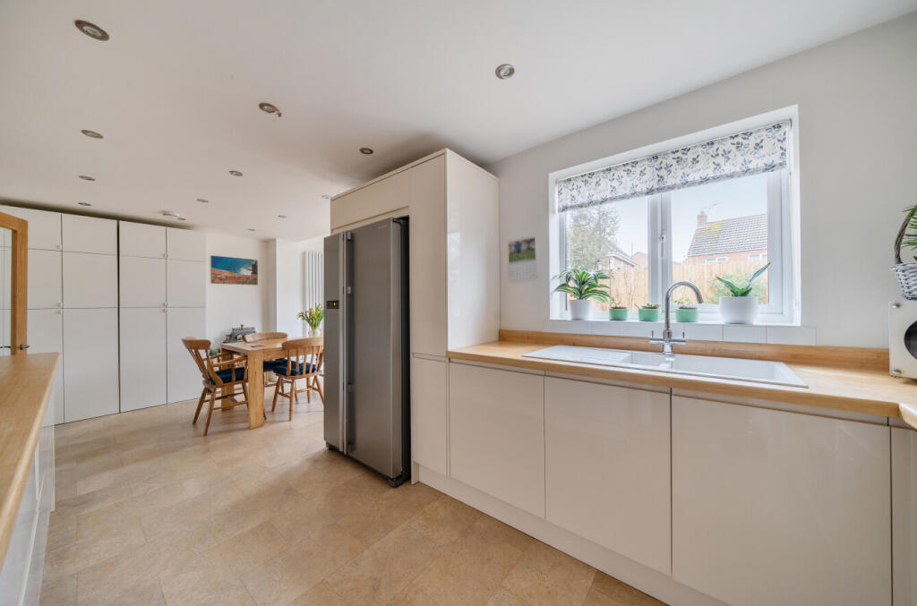 Graylag Crescent, Walton Cardiff, Tewkesbury photo 4