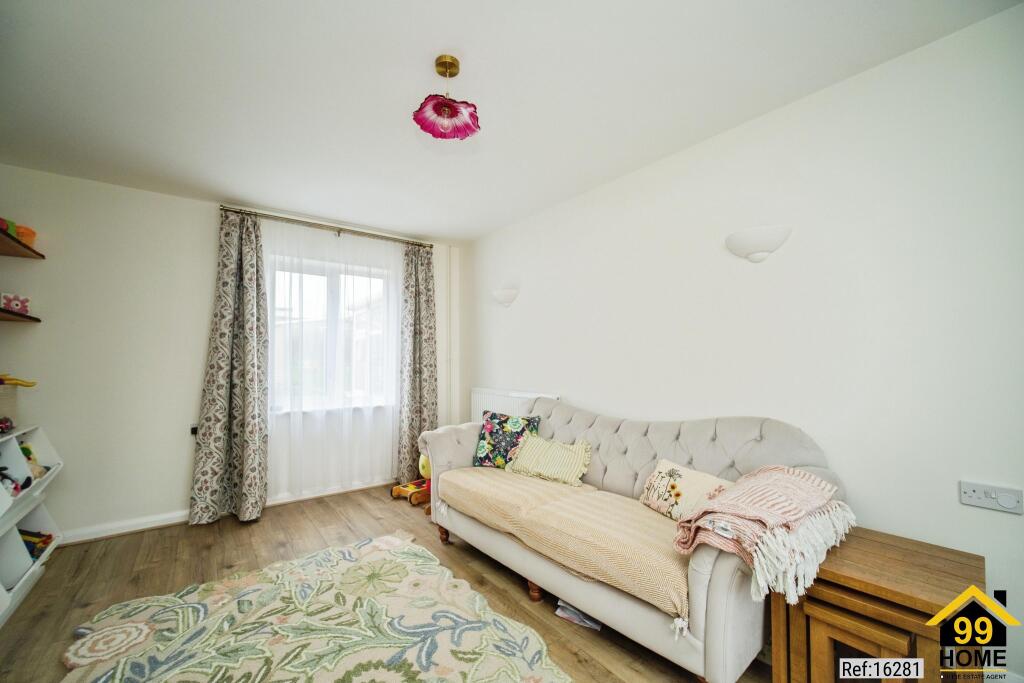 House in Hart, Hartley Wintney - View 5