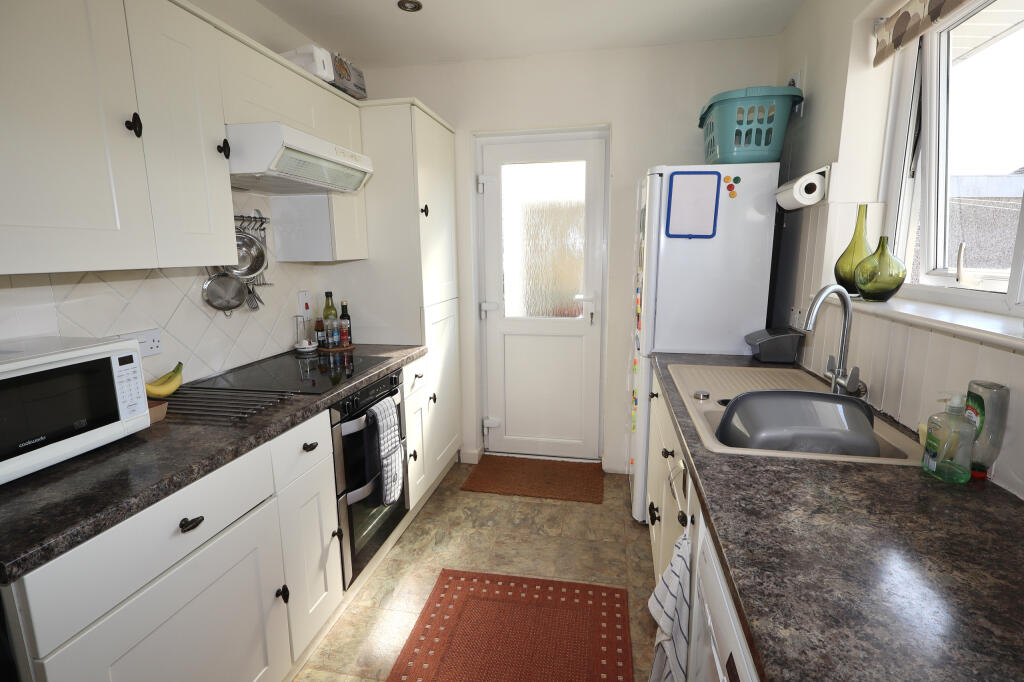Woodbury Close, Wells photo 2