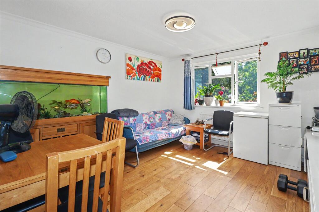 Apartment in Woking, Surrey - View 2