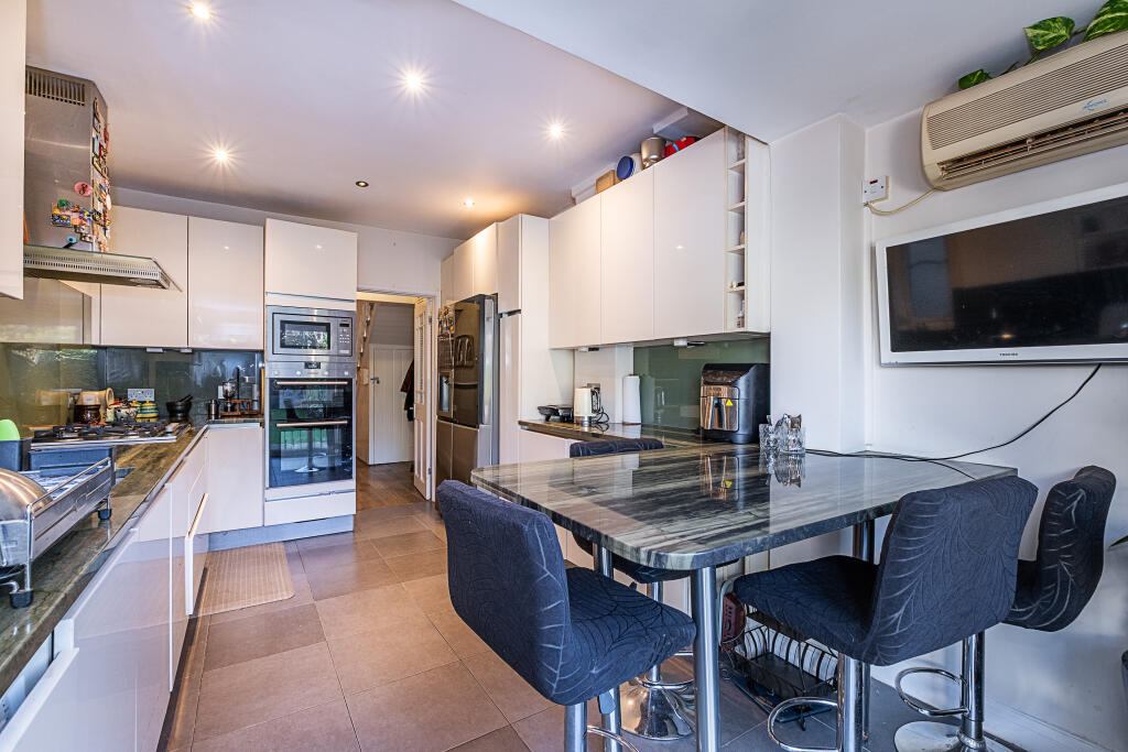 House in London, Merton - More