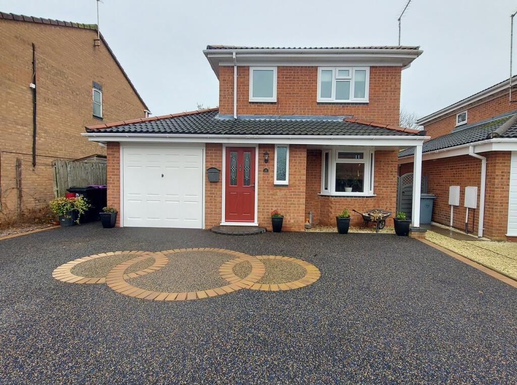 3-bed detached on Piccadilly Way, Morton, Bourne, PE10, £260,000