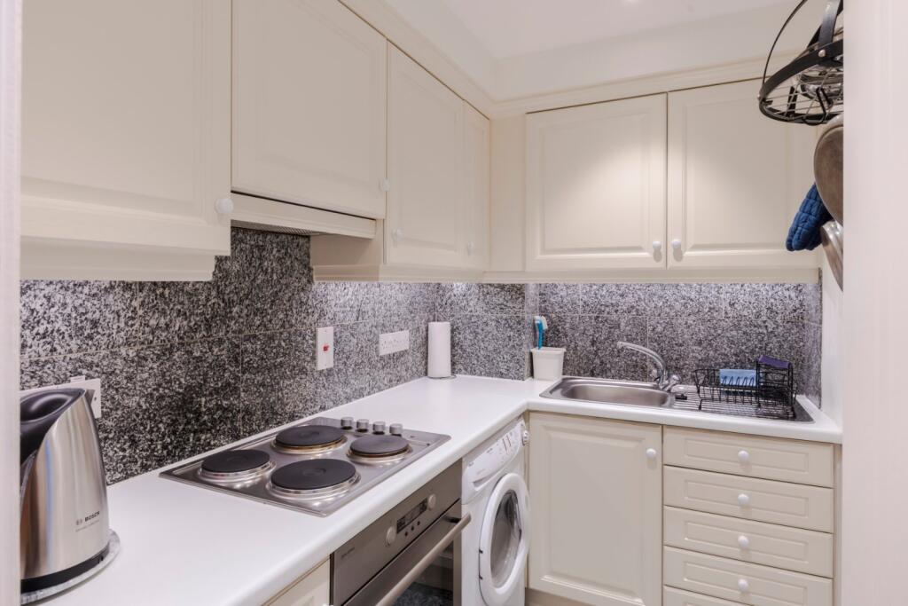 Apartment in London, City of Westminster - View 3