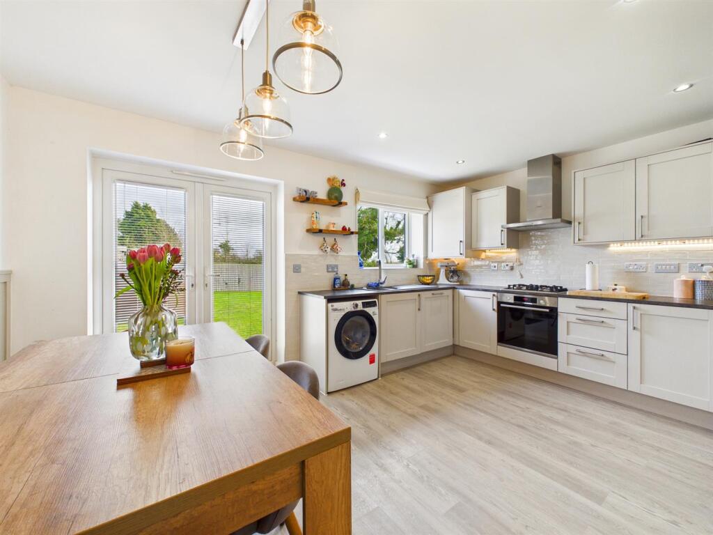 Vicarage Gardens, Tilstock, Whitchurch photo 2