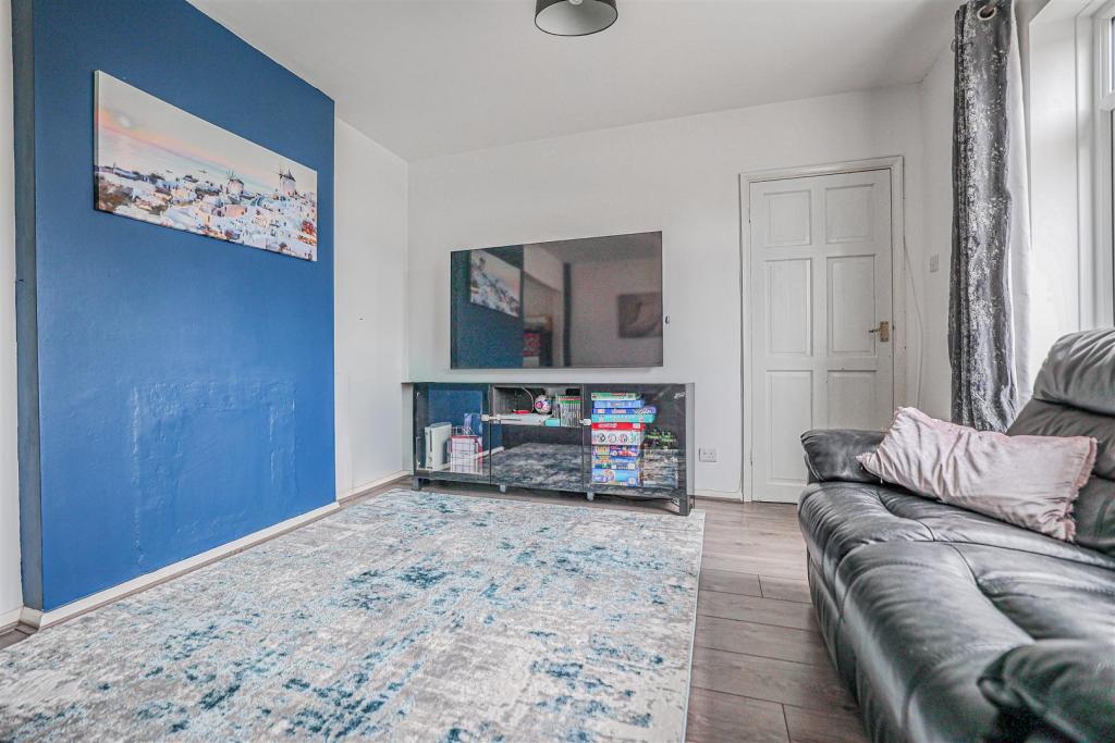 Adeyfield Road, Hemel Hempstead, HP2 - View 3