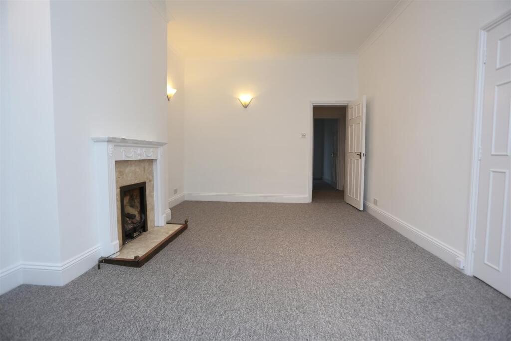 Apartment in Hove, Brighton and Hove - View 4