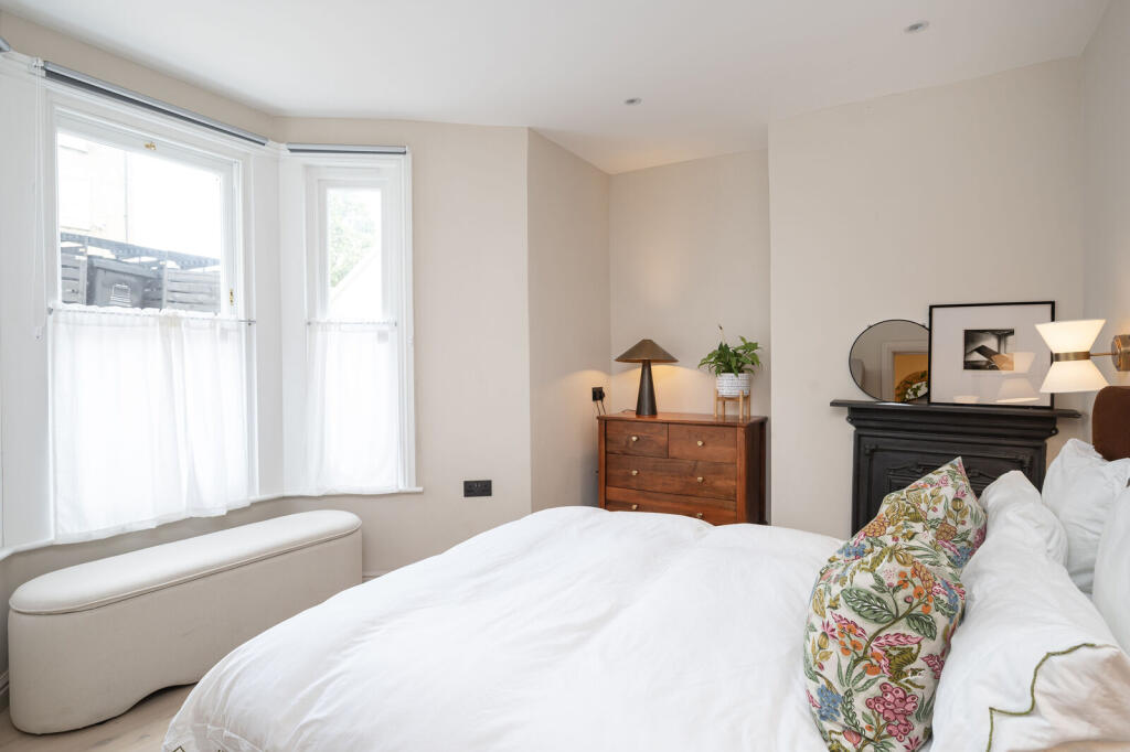 Apartment in London - View 5
