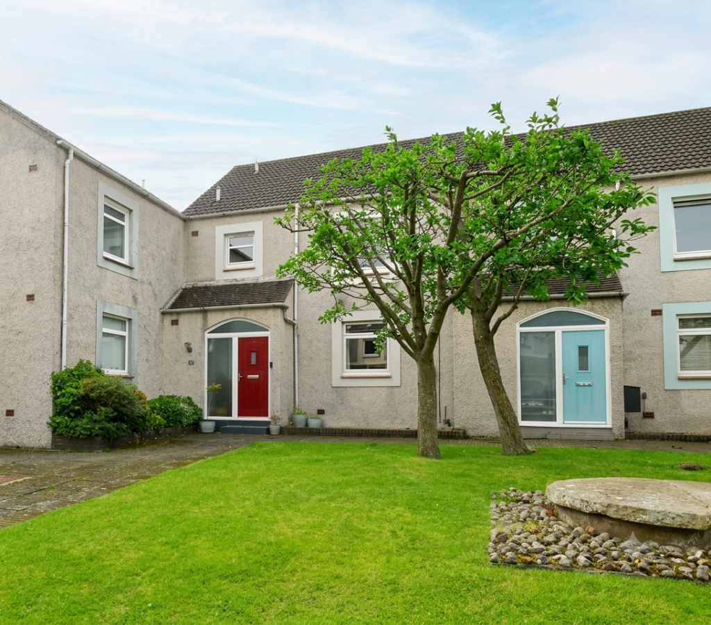 Main image of property: 15 Bonaly Brae, Edinburgh, EH13 0QF