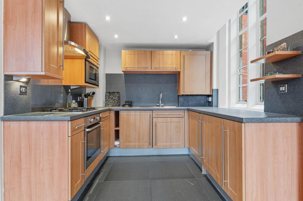 Apartment in Nottingham, Nottinghamshire - View 5