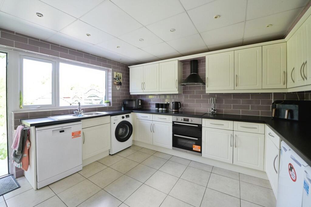 House in Romford - More