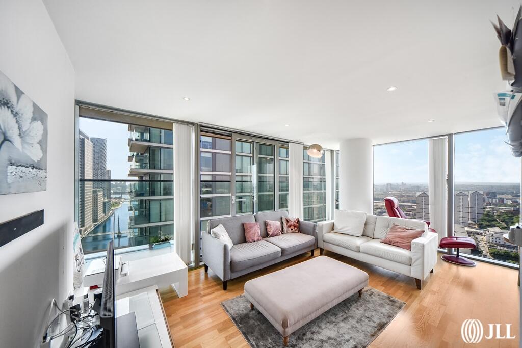 2-bed apartment on Landmark West Tower, Marsh Wall E14, £700,000