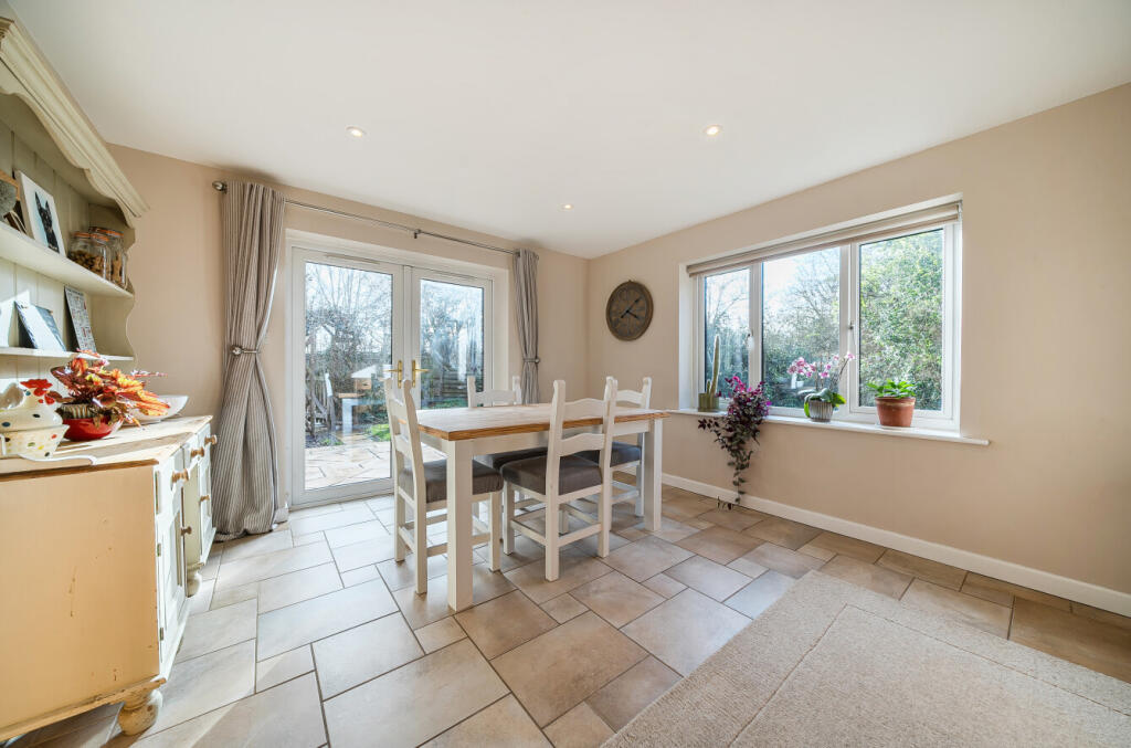 Lovell Close, Ducklington, Witney photo 3
