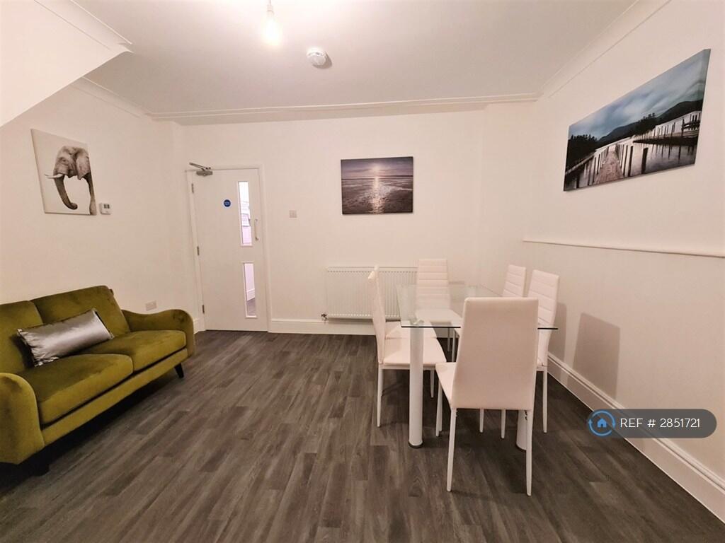 Main image of property: High Street, Cheltenham, GL50