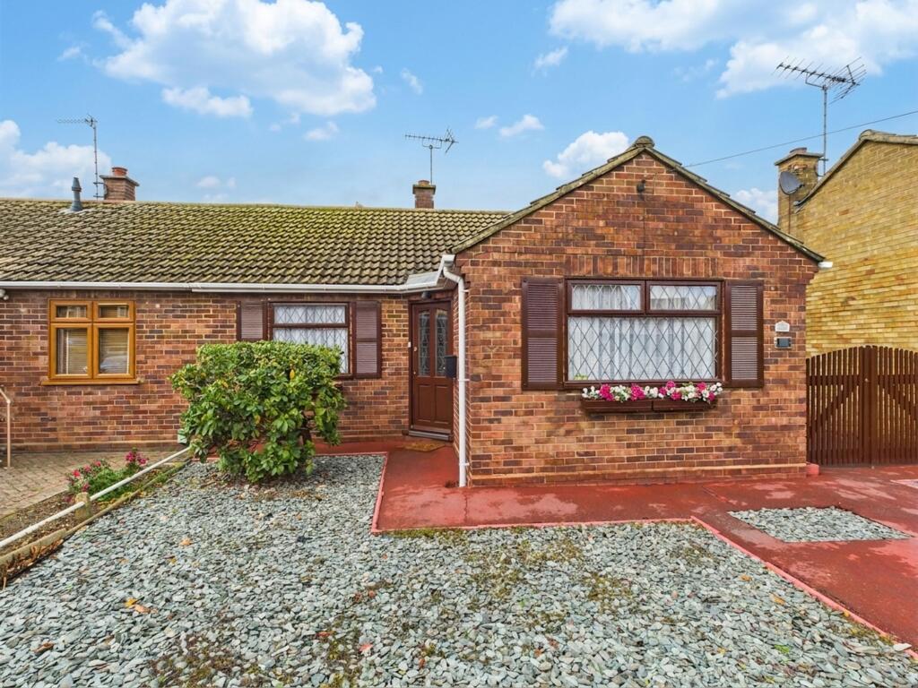 Main image of property: Hearsall Avenue, Stanford-Le-Hope, SS17