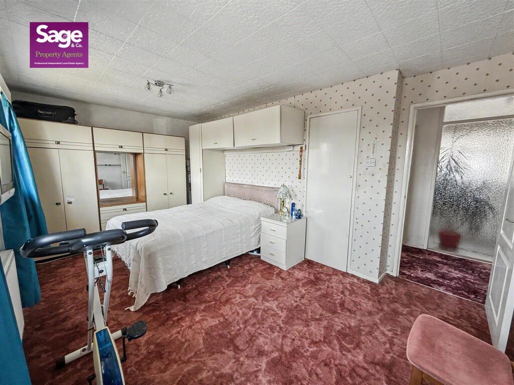 House in Newport - View 5