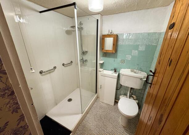 SHOWER ROOM