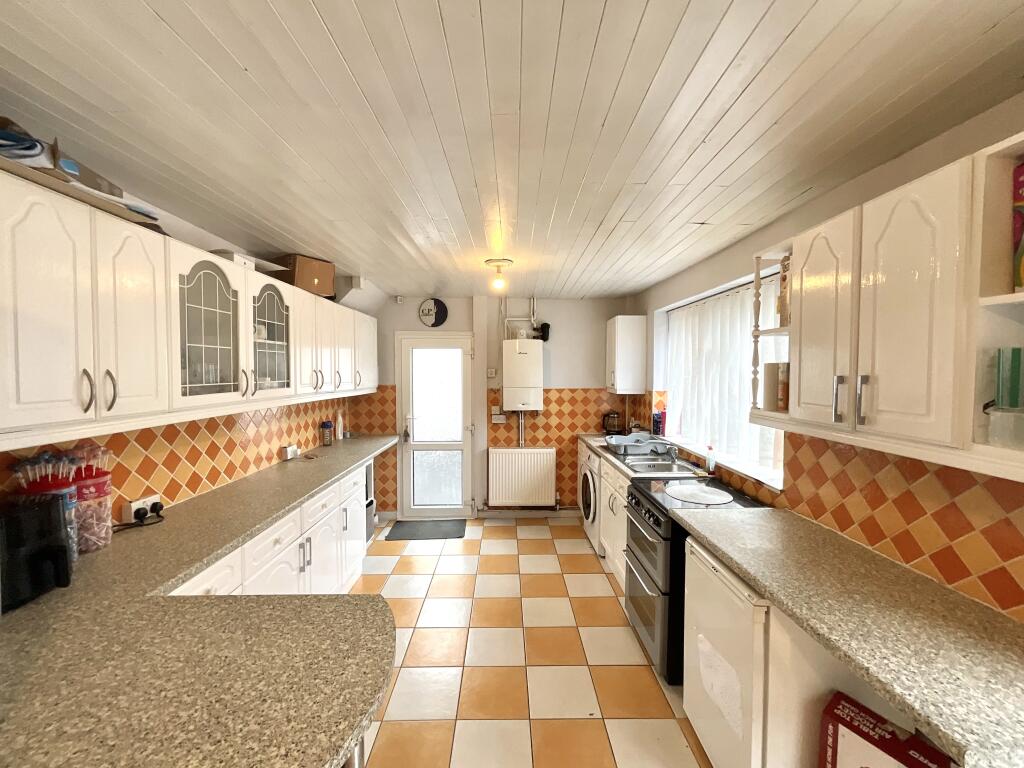 House in Nottingham, Nottinghamshire - More