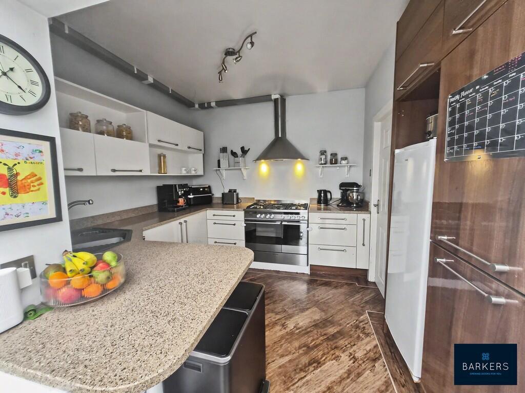 House in Kirklees, East Bierley - More