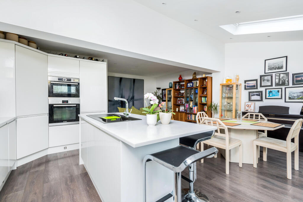 Vaughan Road, Thames Ditton, KT7 photo 3