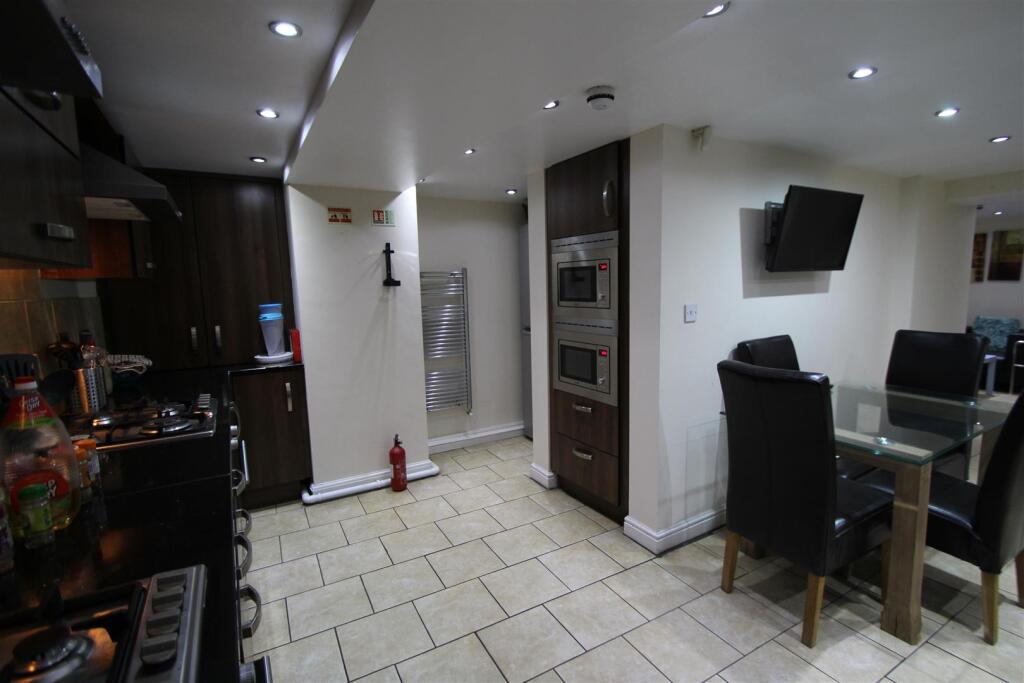 House in Leeds - View 5