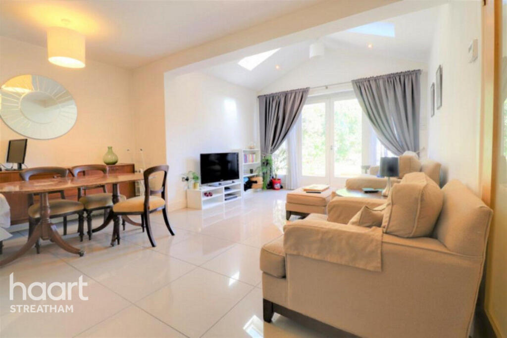 House in London, Summerstown - View 3