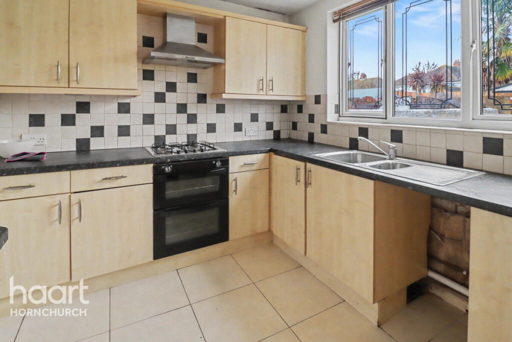 Main image of property: Calbourne Avenue, HORNCHURCH