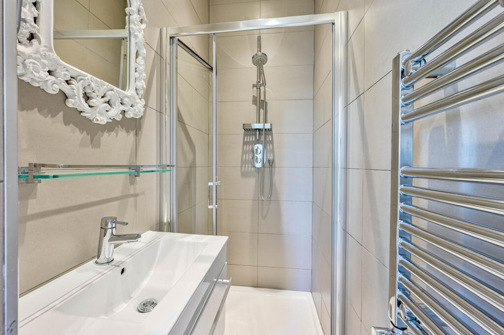 Apartment in London - View 5