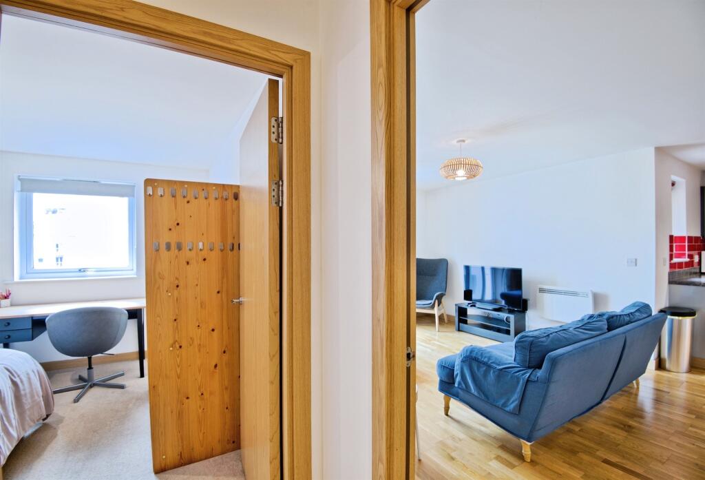 Apartment in Colchester, Hythe - View 5