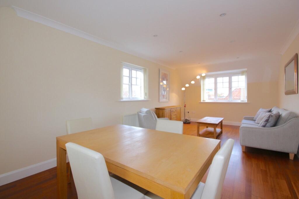 Apartment in Vale of White Horse, Caldecott, Abingdon on Thames - View 4