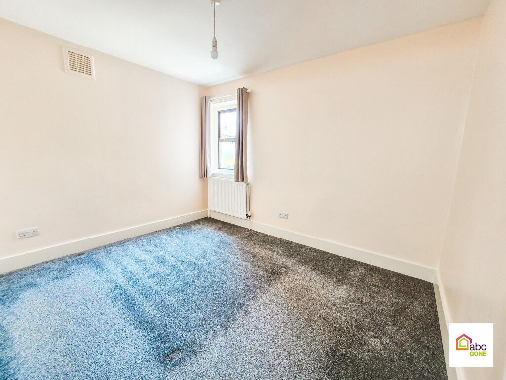 Apartment in Ilford - View 3
