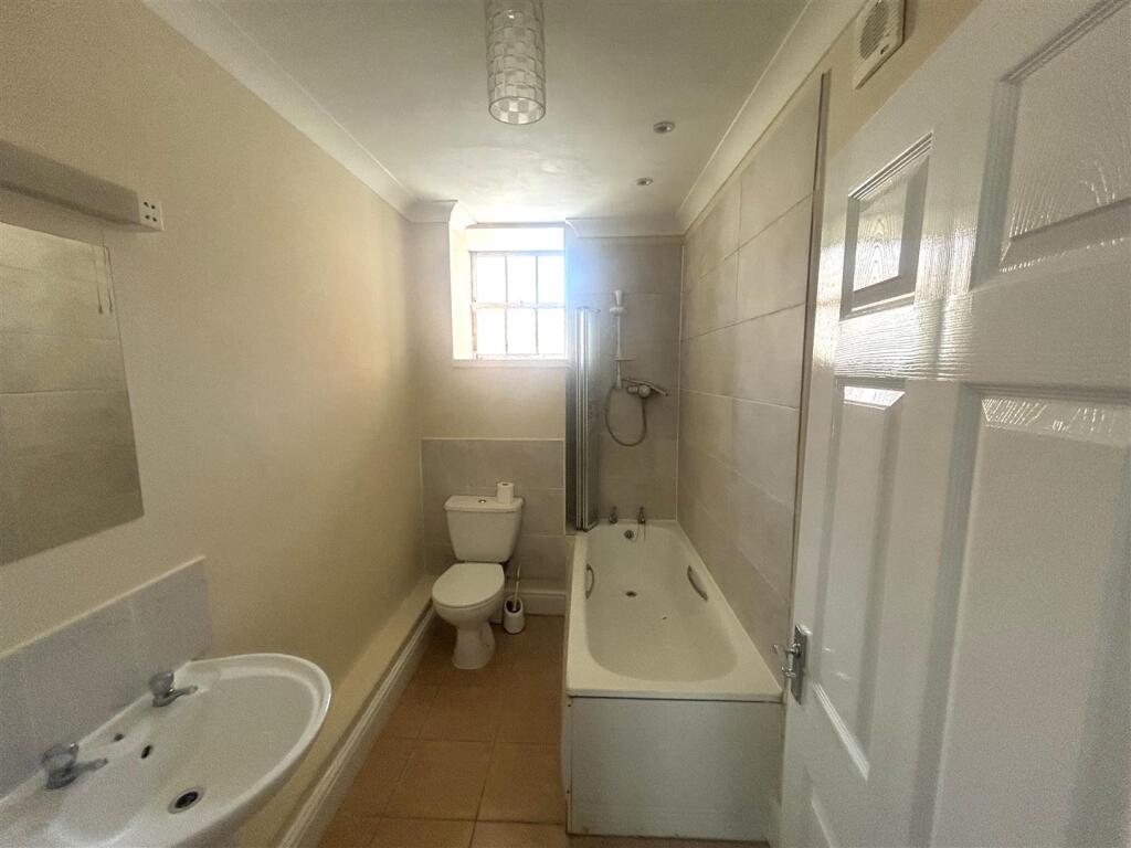 Apartment in Southampton - View 5