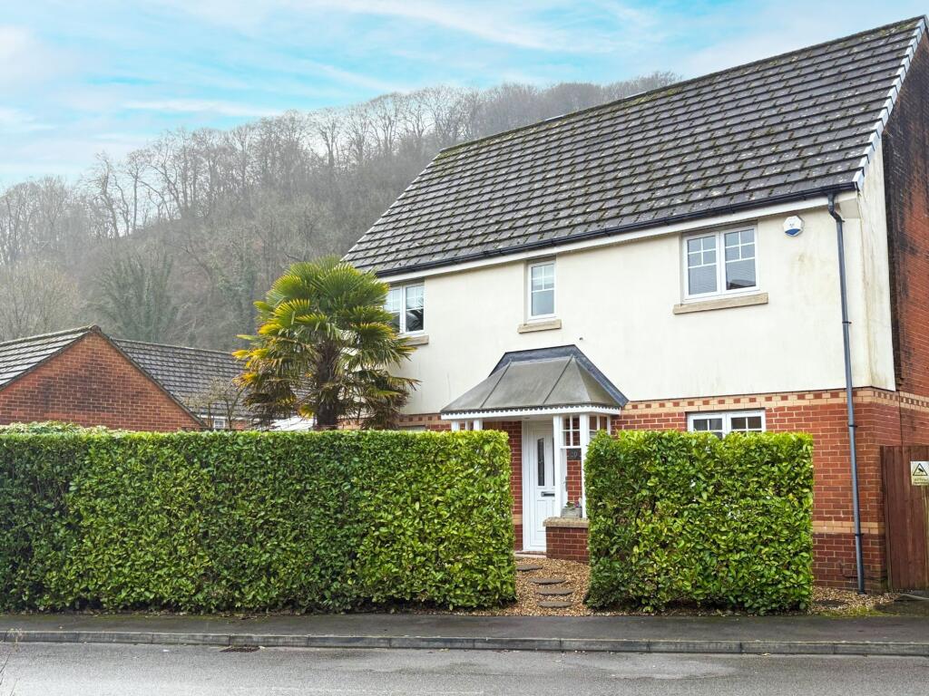 4-bed detached on Ffordd Yr Afon, Gwaelod-Y-Garth, CF15, £565,000