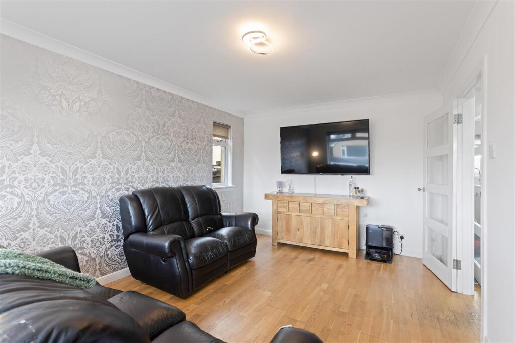 House in Longridge, West Lothian - View 3