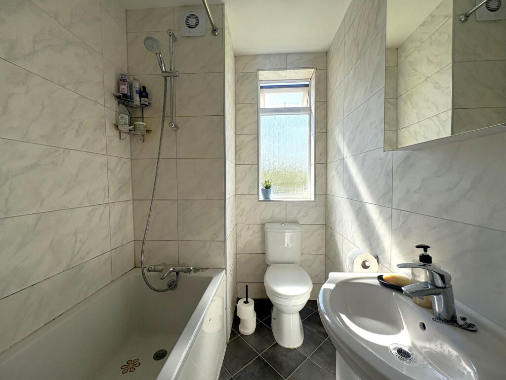 Canons Court, Stonegrove, Edgware, HA8 - View 6