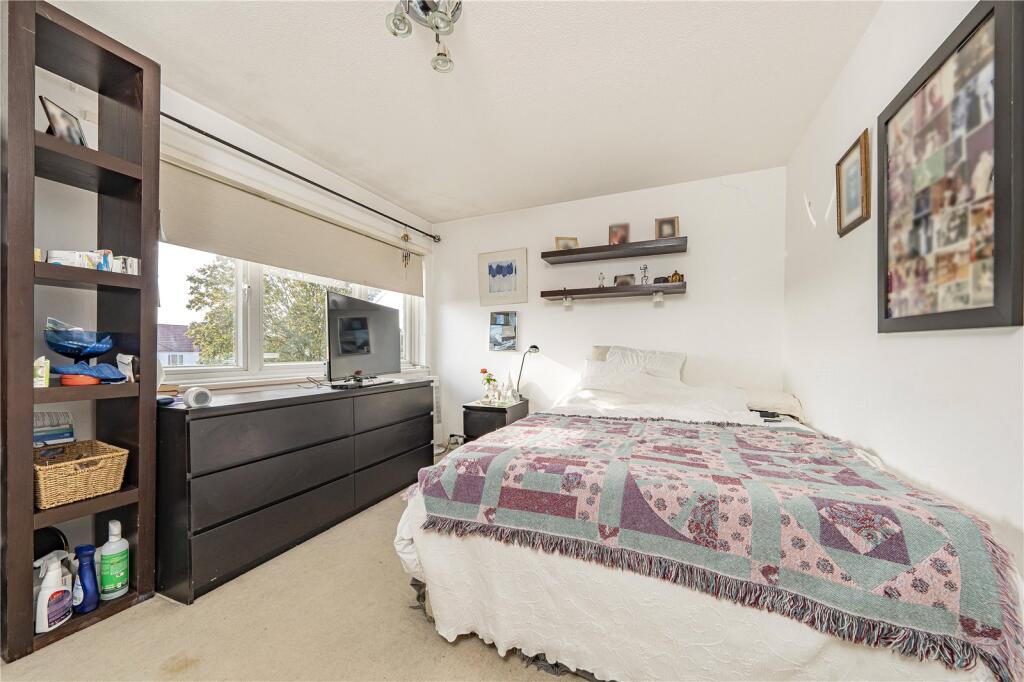 House in London, Royal Borough of Kingston upon Thames - View 3